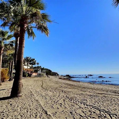 Two Bedroom Walking Distance To A Stunning In Casares Costa Apartament